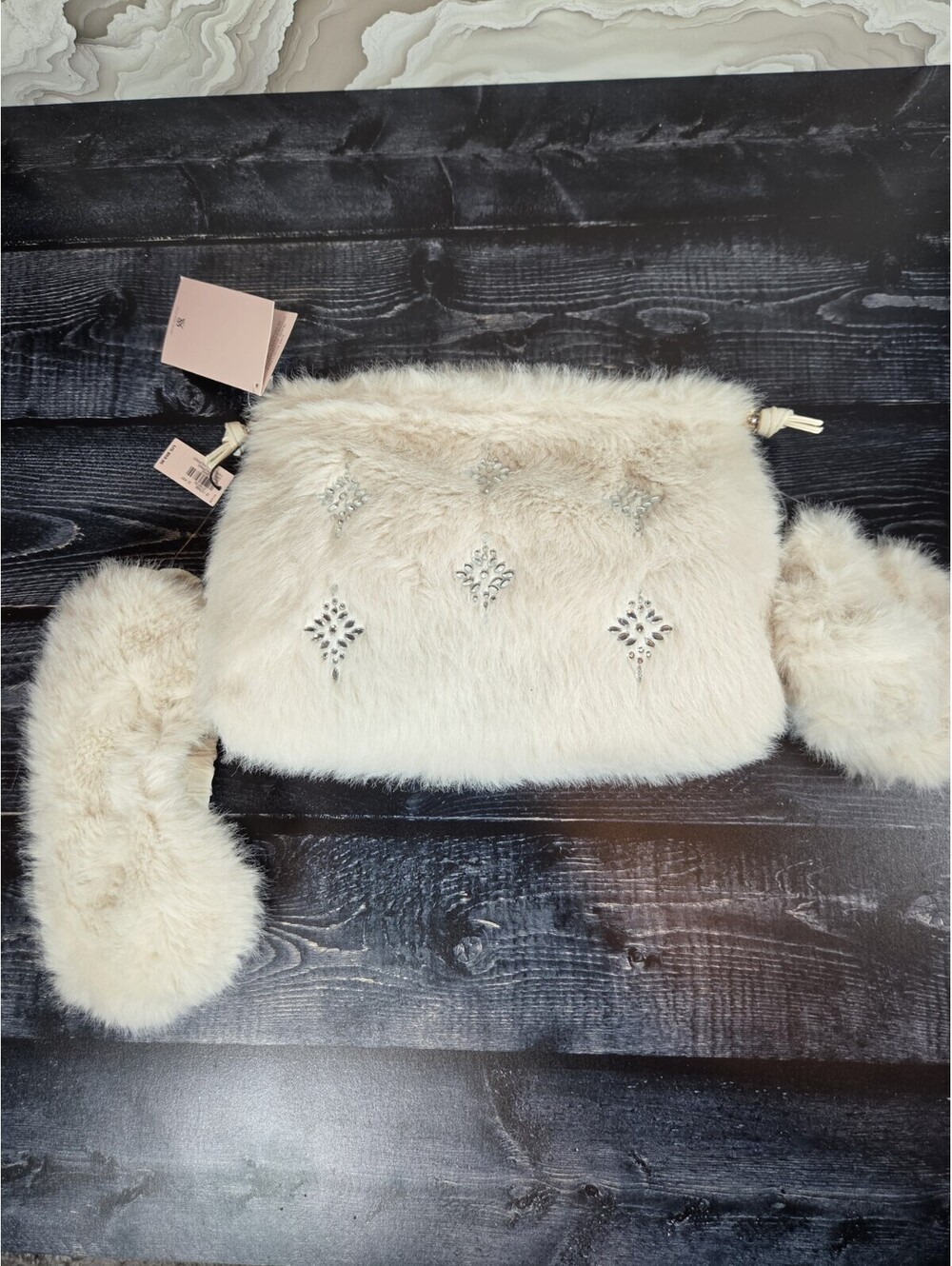 Victoria’s Secret Luxe Plush 3pc Travel Gift Set Swan Fur NWT Eye Mask Scrunchie
